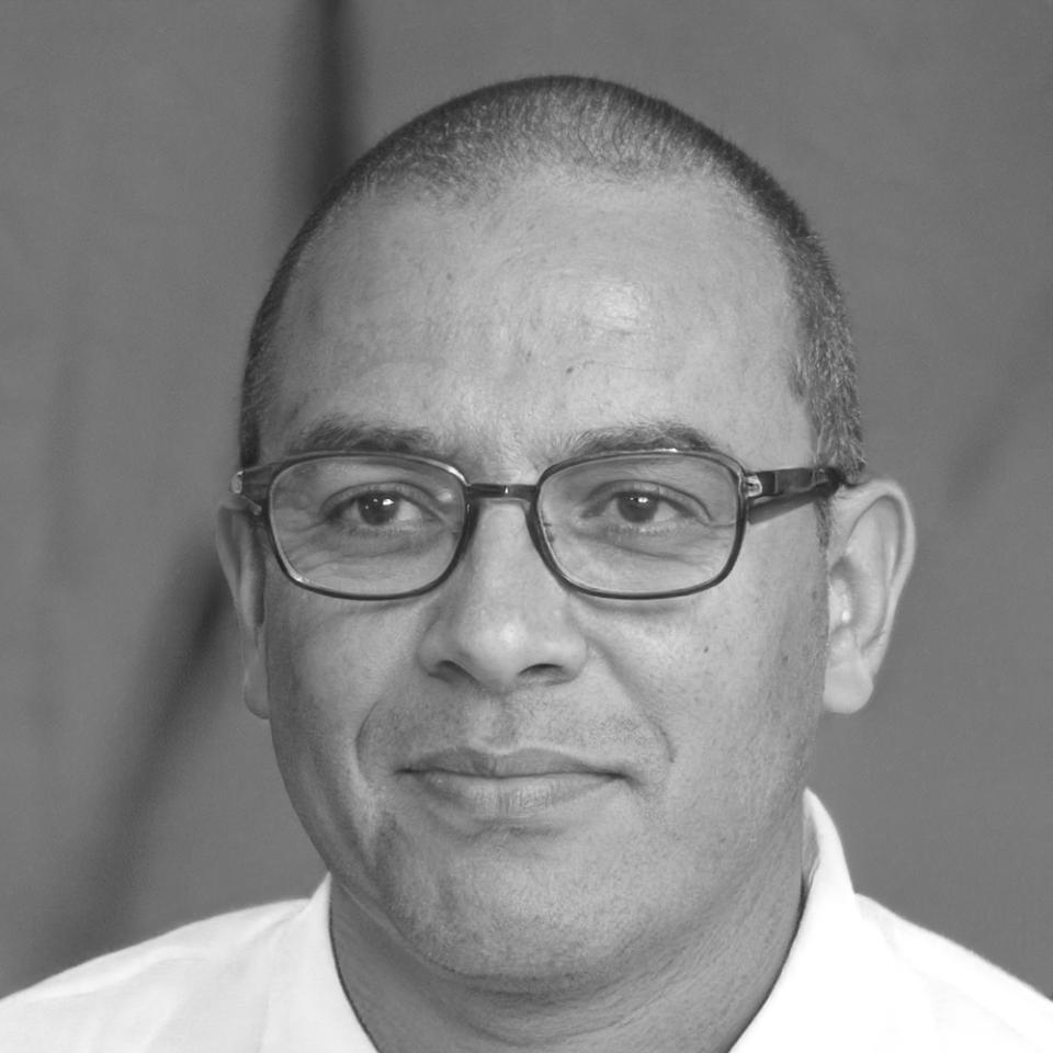 Retrato profesional de Miguel Sánchez, especialista en finanzas corporativas